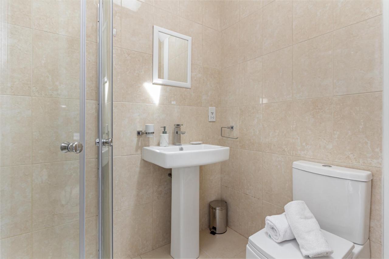 Guest Homes - Trinity Apartment วุร์สเตอร์ ภายนอก รูปภาพ